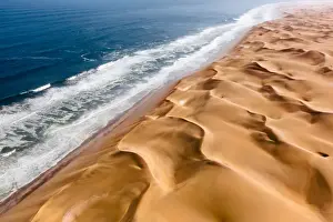 Langewand, Aerial view of where the Atlantic Ocean meets the sea of dunes in Western