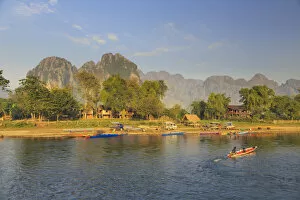 Images Dated 3rd January 2017: Laos, Vang Vieng. Nam Song River and Karst Landscape