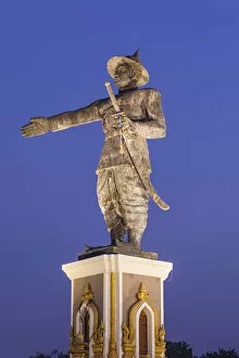 Images Dated 6th September 2018: Laos, Vientiane, Mekong Riverfront, statue of former Laotian King Chao Anouvong, dawn