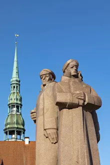 Images Dated 16th August 2019: The Latvian Riflemen Monument and St. Peters Church, Old Town, Riga, Latvia