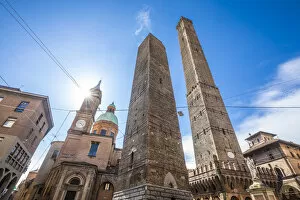 Images Dated 3rd June 2019: Le due Torri (Two Towers), Bologna, Emilia-Romagna, Italy