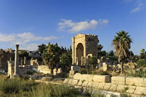 Lebanese Collection: Lebanon, Tyre, Al Bass UNESCO site, Colonnaded Street and Roman Triumphal Arch