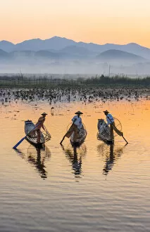 Images Dated 30th May 2017: Leg-rowing fishermen of Inle Lake at dawn, Shan State, Myanmar