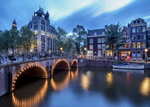 Leliegracht Bridge over Keizersgracht Canal at dusk, Amsterdam, North Holland, The