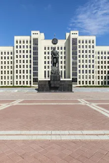 Lenin Statue & Government building, Independence Square, Minsk, Belarus Lenin Statue & Government building, Independence Square, Minsk, Belarus