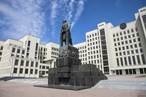 Images Dated 13th July 2018: Lenin Statue & Government building, Independence Square, Minsk, Belarus