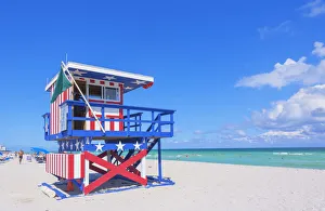 Horizon Over Water Prints: Lifeguard beach hut, Miami beach, Miami, Florida, USA