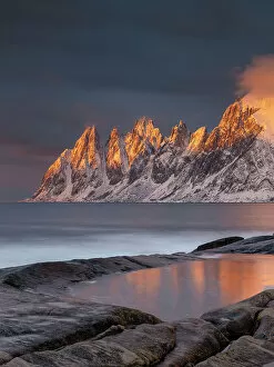 Images Dated 1st March 2023: Last Light on Devil's Jaw, Tungensnet, Senja, Norway