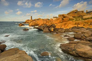 The lighthouse of Ploumanac h (Men Ruz) at rocky coast, Pointe du Squewel, Cote de Granit Rose, Ploumanach, Brittany, France