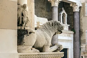Lion statue guarding the entrance of the Cathedral of Saint Domnius in Split, Dalmatia Lion statue guarding the entrance of the Cathedral of Saint Domnius in Split, Dalmatia