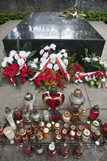 Images Dated 31st March 2011: Lithuania, Vilnius, Vilnius Military Cemetery, tomb containing the heart and mother