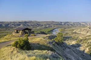 Images Dated 16th March 2009: Little Missouri River and River Bend Overlook, Theodore Roosevelt National Park (North