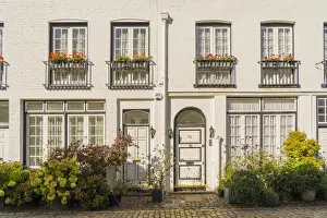 Local architecture, Hyde park, London, England, UK