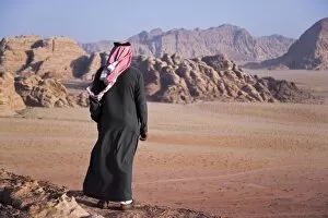 Images Dated 5th May 2007: A local bedouin man looks out over Wadi Rum, Jordan (MR)