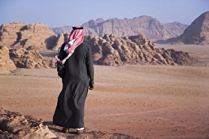 A local bedouin man looks out over Wadi Rum, Jordan (MR)