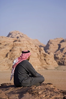 A local bedouin man looks out over Wadi Rum, Jordan (MR)