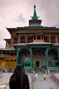 Southern Aisa Gallery: Local people at the Mosque on Daal Lake
