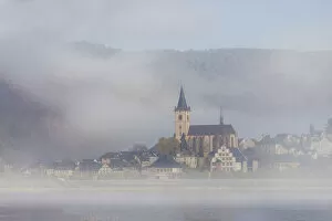 Lorch in the autumn fog with St. Martin Church, Rheingau, Hesse, Germany