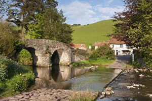 Images Dated 8th November 2016: Lorna Doone Farm and stone bridge over the Badgworthy Water at Malmsmead, Exmoor
