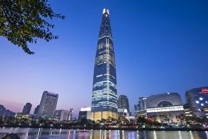 Images Dated 3rd November 2016: Lotte Tower (555m supertall skyscraper, 5th tallest building in the world when completed in 2016)