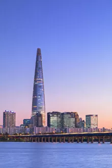 Images Dated 25th February 2020: Lotte World Tower and Han River at dusk, Seoul, South Korea