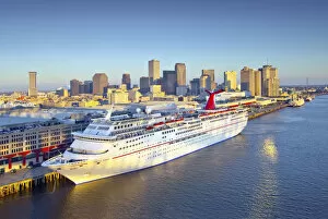 Images Dated 30th January 2015: Louisiana, New Orleans, Port Of New Orleans, Cruise Ship, Mississippi River, Skyline