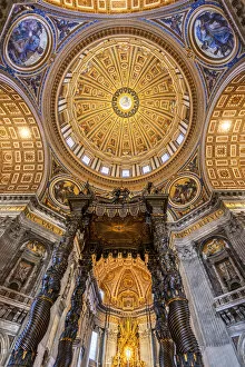 Images Dated 21st September 2020: Low angle interior view of the baldacchino and main dome, St