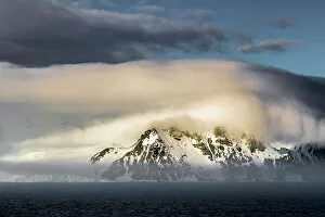 Images Dated 6th July 2022: Low cloud on mountain on Half Moon Island, South Shetland Islands, Antarctica