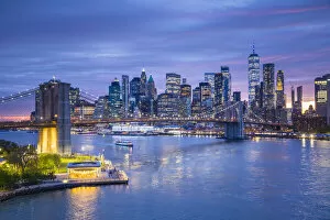Images Dated 18th May 2022: Lower Manhattan & Brooklyn Bridge, New York City, USA