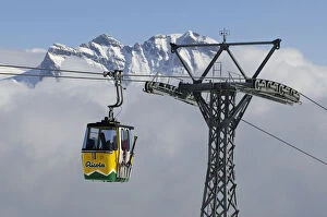 Images Dated 13th May 2014: Maennlichen Gondola lift, Wetterhorn, Grindelwald, Bernese Oberland, Switzerland