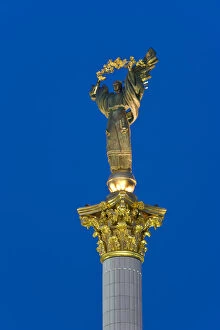 Images Dated 28th October 2008: Maidan Maydan Nezalezhnosti statue, Independence Square, Kiev, Ukraine
