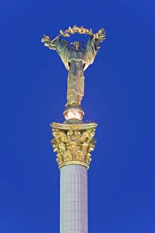 Ukraine Collection: Maidan Maydan Nezalezhnosti statue, Independence Square, Kiev, Ukraine