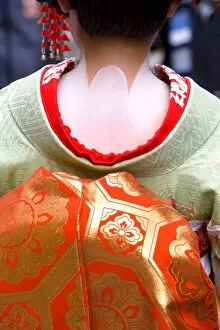 Kinki Region Gallery: Maiko (apprentice Geisha), Gion district, Kyoto, Japan