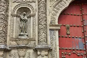 Images Dated 22nd April 2021: A detail of the main facade of the Basilica of San Francisco in the city of La Paz
