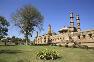 Images Dated 10th April 2008: Main mosque, UNESCO World Heritage site, Champaner, Gujarat state, India