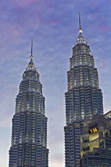 Images Dated 18th September 2008: Malaysia, Kuala Lumpur, Petronas Towers