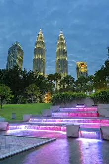 Images Dated 13th November 2014: Malaysia, Kuala Lumpur, Petronas Towers