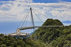 Images Dated 18th September 2008: Malaysia, Langkawi Island, Pulau Langkawi, Mount Gunung Machinchang, Hanging suspension