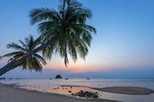 Images Dated 13th November 2014: Malaysia, Pahang, Pulau Tioman (Tioman Island), Berjaya Beach and Pulau Rengis (Rengis