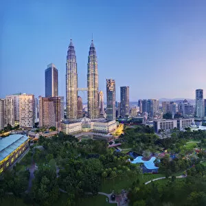Illumination Gallery: Malaysia, Selangor State, Kuala Lumpur, KLCC (Kuala Lumpur City Centre) Petronas Towers