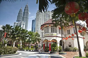 Images Dated 31st January 2012: Malaysia Tourist Centre and Petronas Towers, Kuala Lumpur, Malaysia
