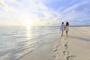 Beach Prints: Maldives, South Ari Atoll, Thudufushi Island, Diamonds Thudufushi Resort, couple