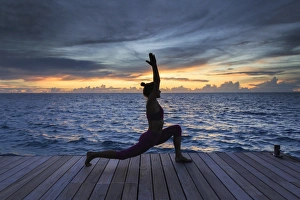 Maldives, South Ari Atoll, Thudufushi Island, Diamonds Thudufushi Resort, woman practising