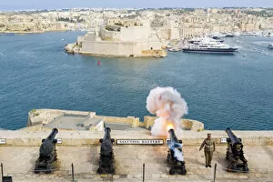 Images Dated 15th June 2017: Malta, South Eastern Region, Valletta. The 16: 00hrs firing of the canon at the Saluting