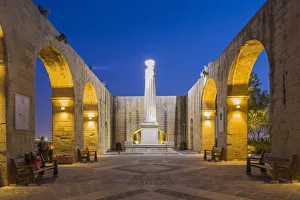 Malta, South Eastern Region, Valletta. Upper Barrakka Gardens at dusk