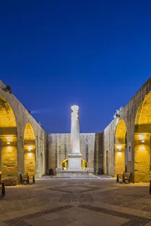 Images Dated 15th June 2017: Malta, South Eastern Region, Valletta. Upper Barrakka Gardens at dusk