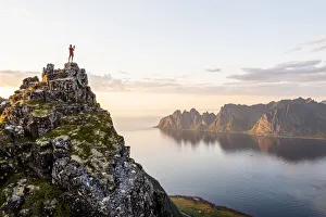 Adventure Gallery: Man with smartphone photographing the Okshornan rocky peaks (Devil')