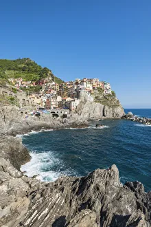 Images Dated 18th November 2016: Manarola, Cinque Terre, Liguria, Italy