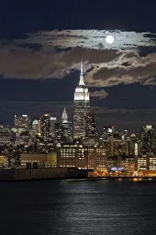 Images Dated 8th November 2014: Manhattan, Moonrise over the Empire State Building and Midtown Manhattan looking