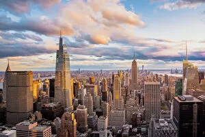 Images Dated 17th August 2022: Manhattan skyline and buildings at sunset, New York City, USA